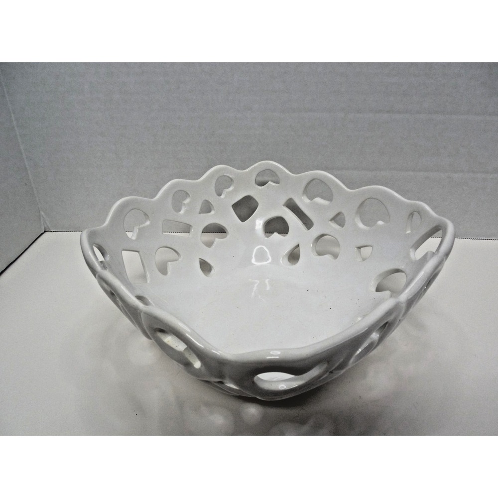 Tabletops Gallery Modern Farmhouse White Cut Out Bread Basket Ceramic 8.5" Sq - Picture 2 of 5